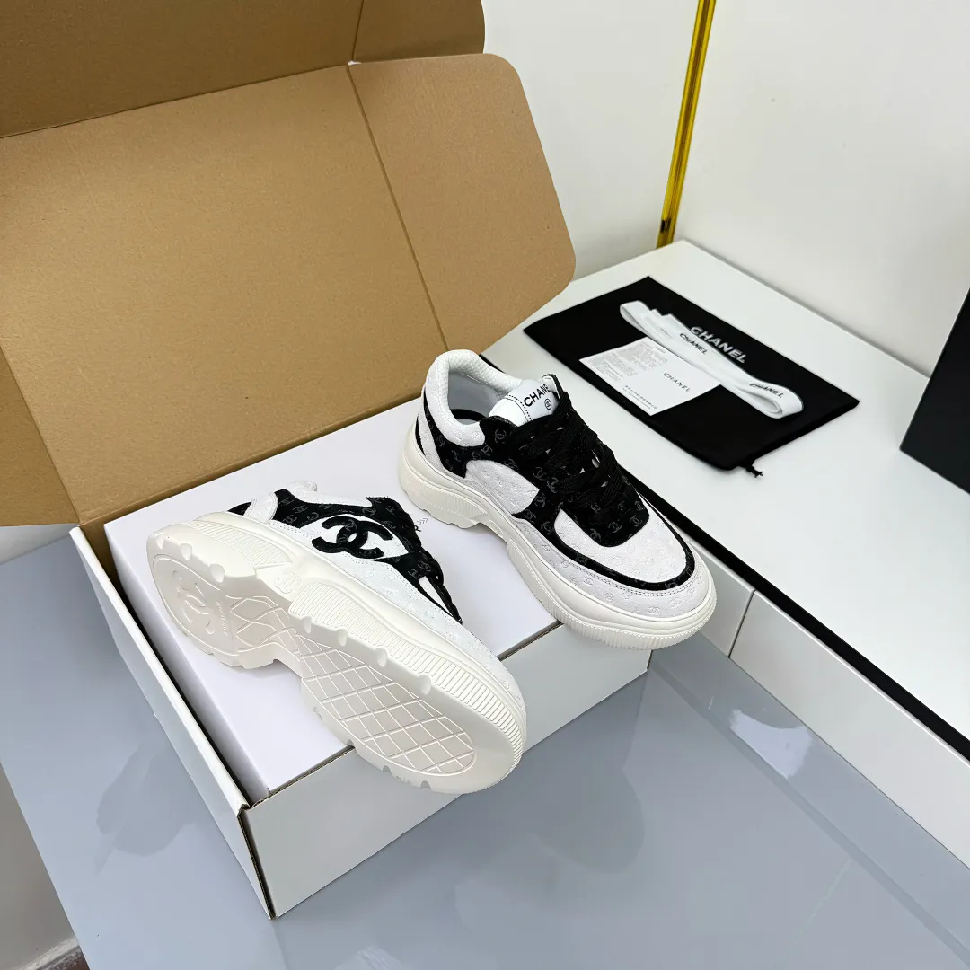 👟👟Ex-factory price 620👟👟 Chanel bread shoes ~ original calfskin panda shoes Chanel 25C latest hot style panda black and white sports shoes casual sneakers Xiaoxiang hot item classic black and white panda color coco girls must pay Fabric: original custom mixed sheepskin lining: original imported breathable mesh lining outsole: Original molded rubber + TPU combination Size: Women's 35-41